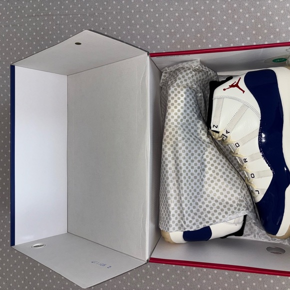 Jordan Men's Cream and Blue Sneakers - Picture 6 of 9